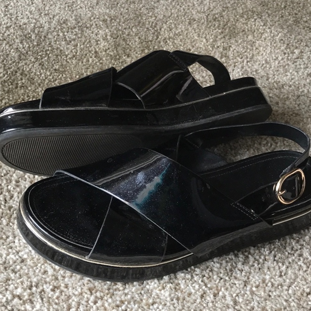 Sandles - Picture 3 of 4